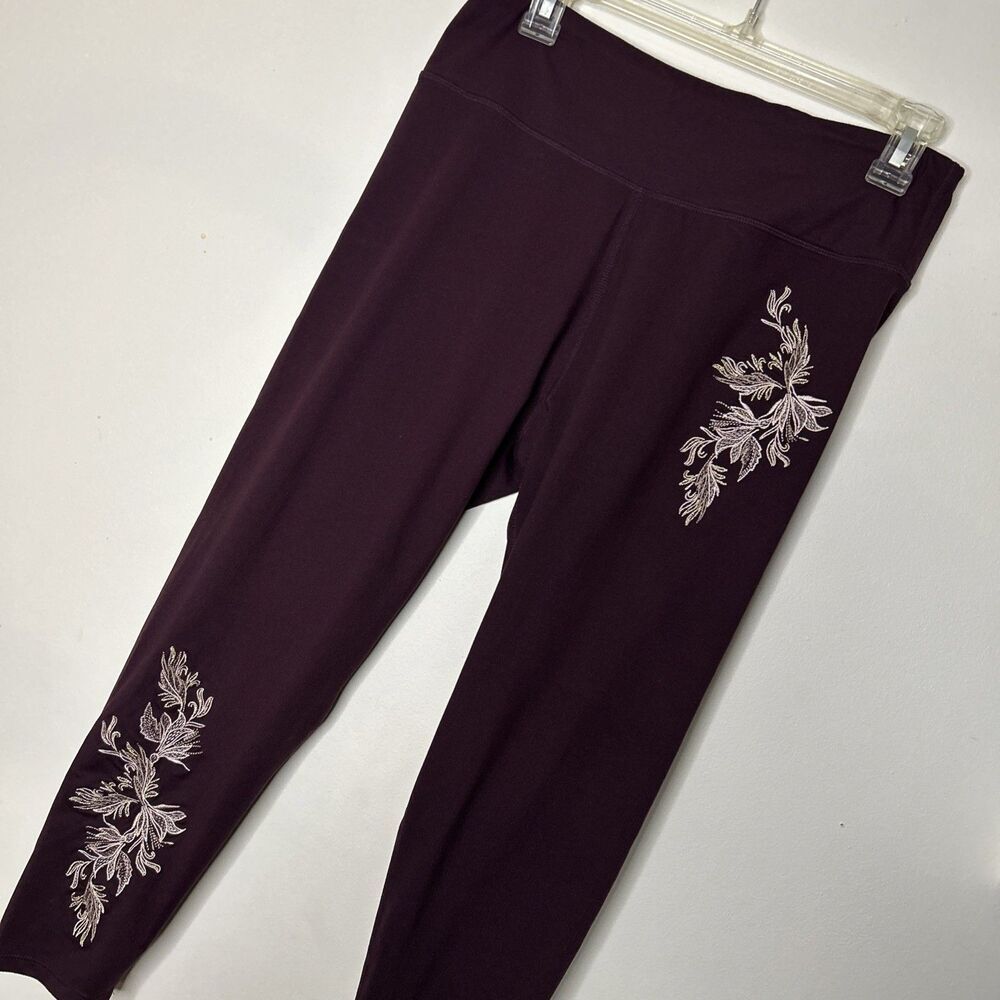 Betsy Johnson Performance Leggings capri purple embellished pull on size XL